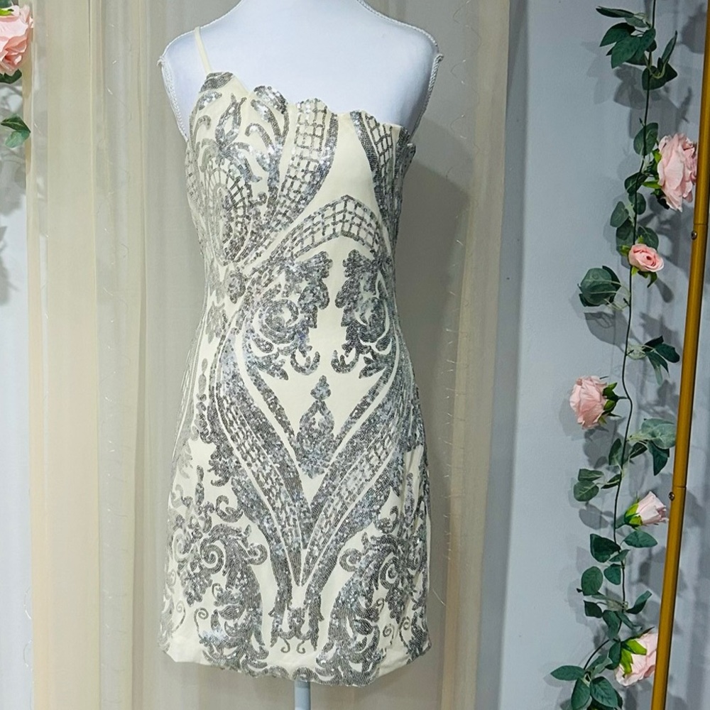 Elegant Strapless Cream and Gray Dress